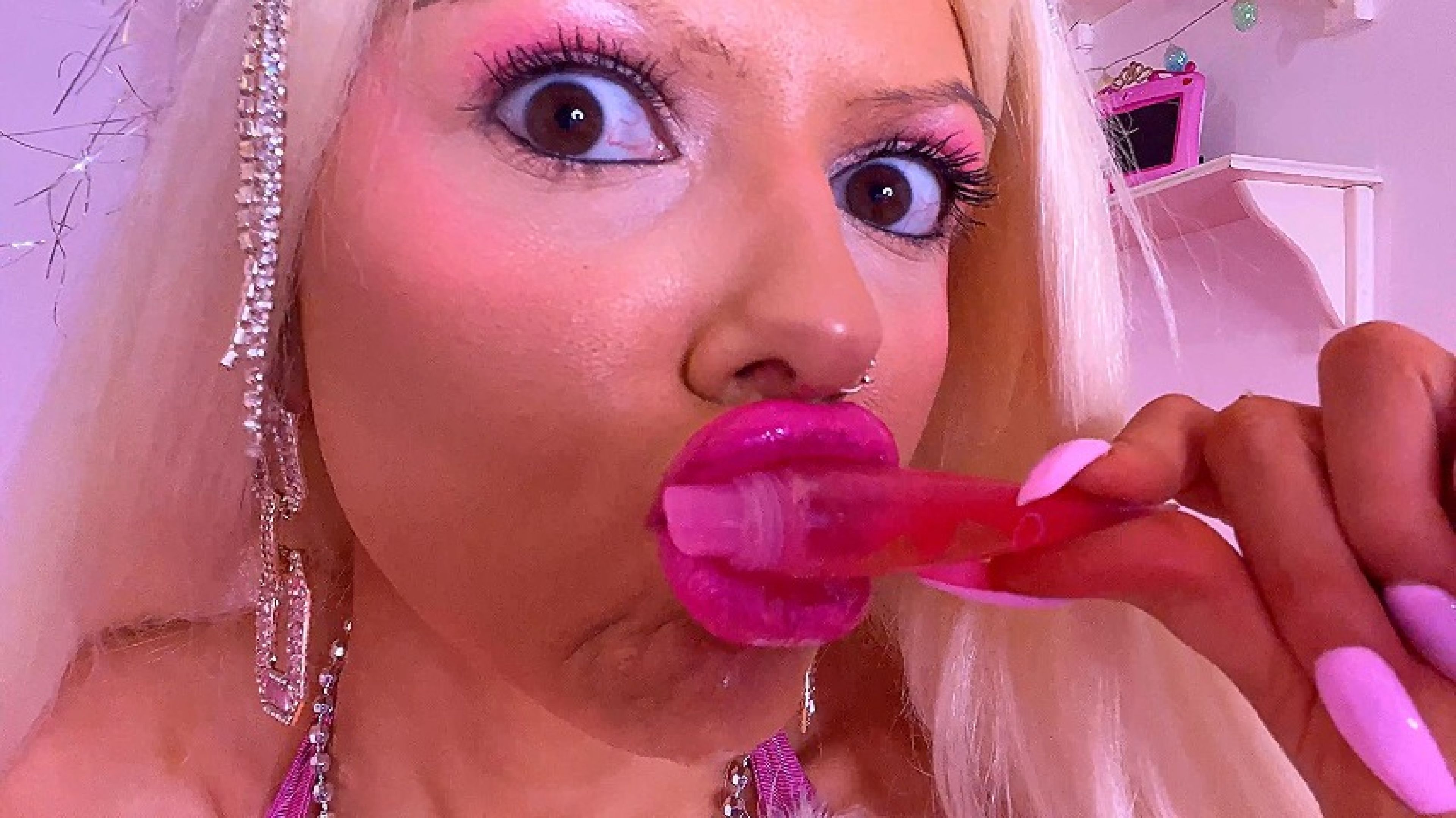 Big Juicy Pink Slutty Bimbo Lips xx