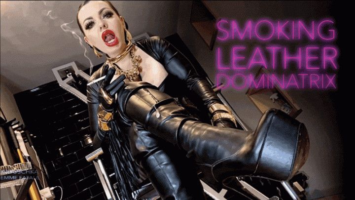 SMOKING LEATHER DOMINATRIX