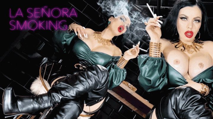 LA SENORA SMOKING