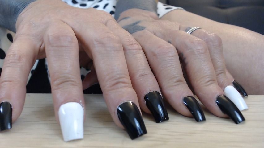 Black N' White Nail Tapping