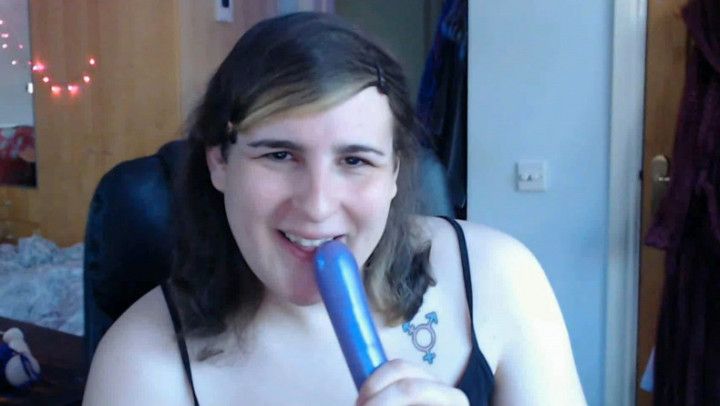 Sky sucking dildos and making sexy noise