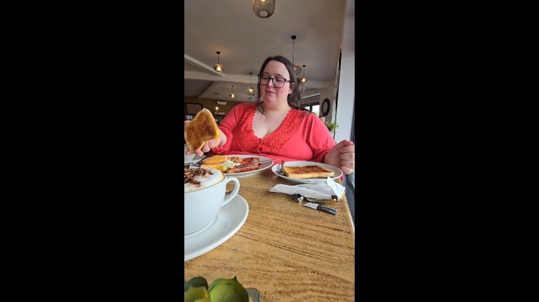 SSBBW BBW ULTIMATE ENGLISH BREAKFAST WHILST EATING IN PUBLIC