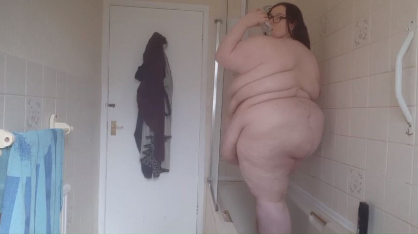 SSBBW COVERED IN BABY OIL IN SHOWER