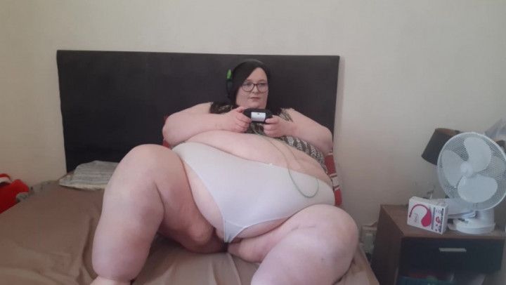 SSBBW GAMER CUMS IN THONG USING LUSH