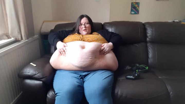 SSBBW GAMING TIGHT JEANS WITH BELLY PLAY