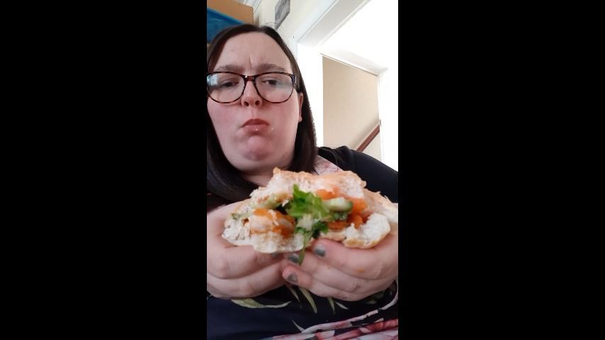 SSBBW PIG MESSY EATING FEEDING FAT BELLY