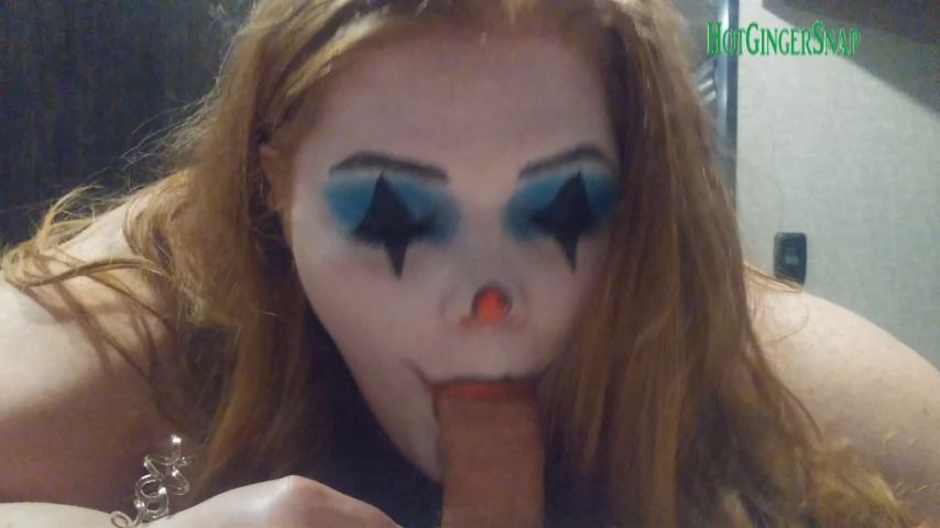 Sexy BBW Clown Blow Job