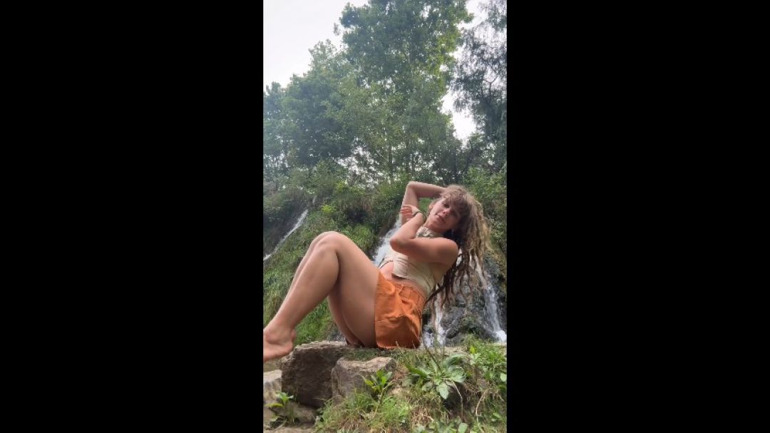 PUBLIC Waterfall  Squirting