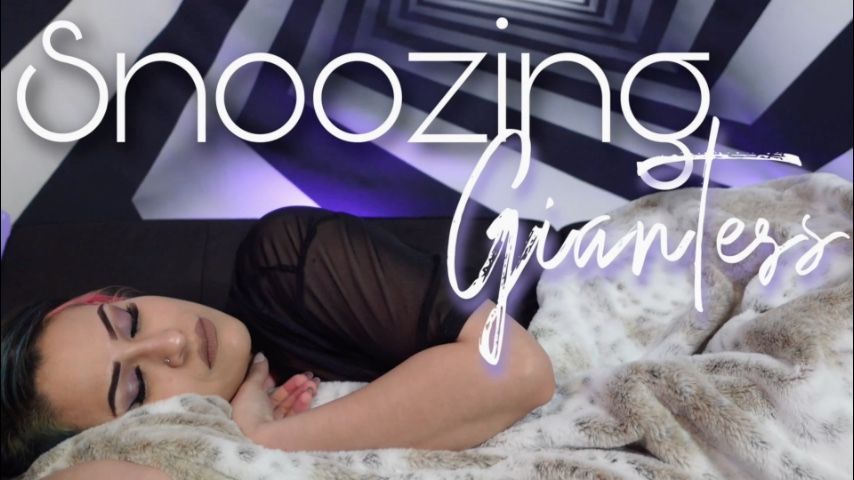 Snoozing Giantess