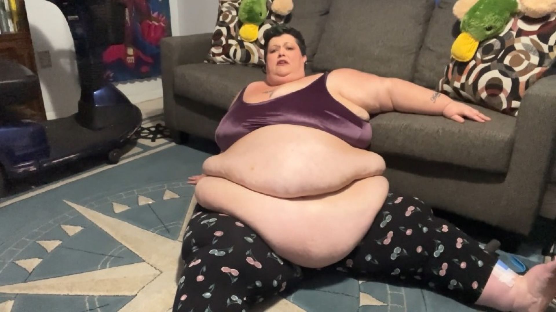 USSBBW Falls &amp; gets Stuck on the Floor HD