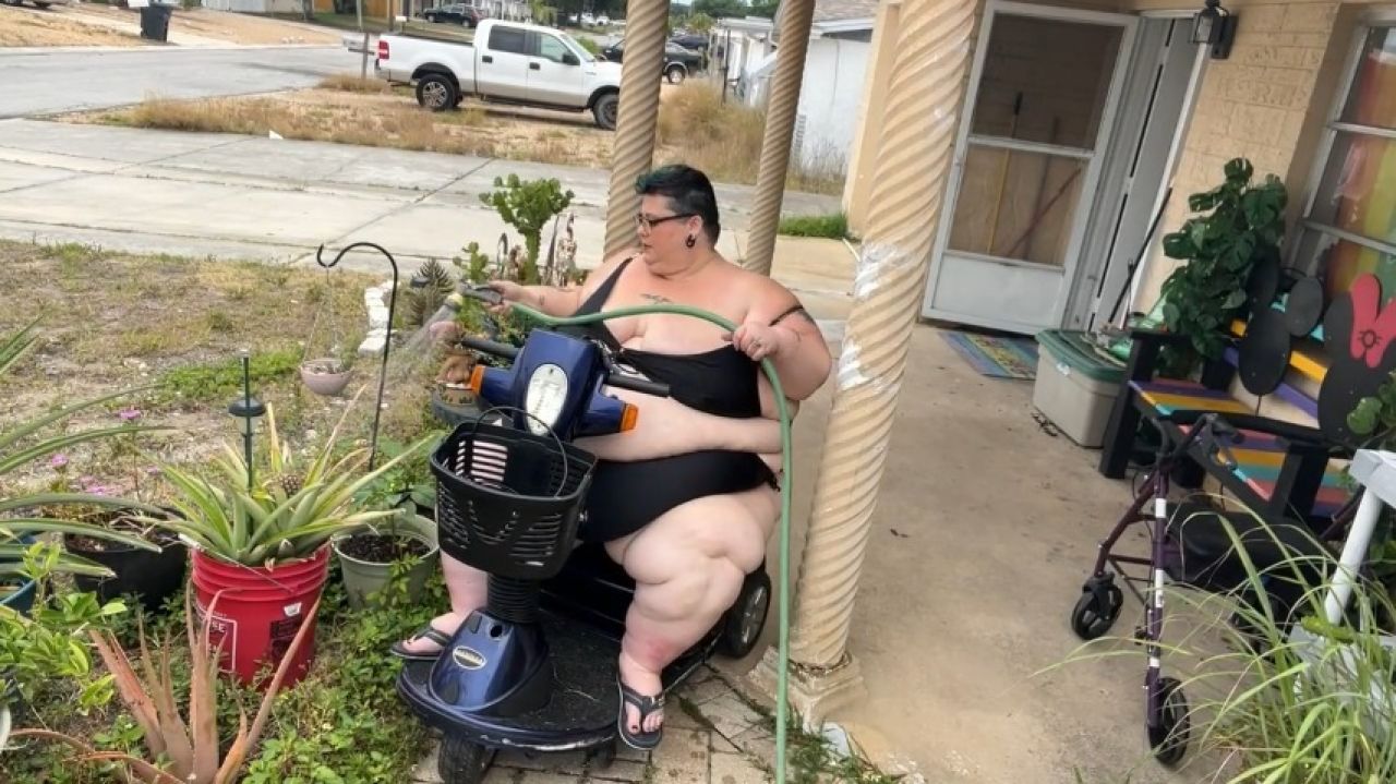 SSBBW does Housework on a Scooter SD