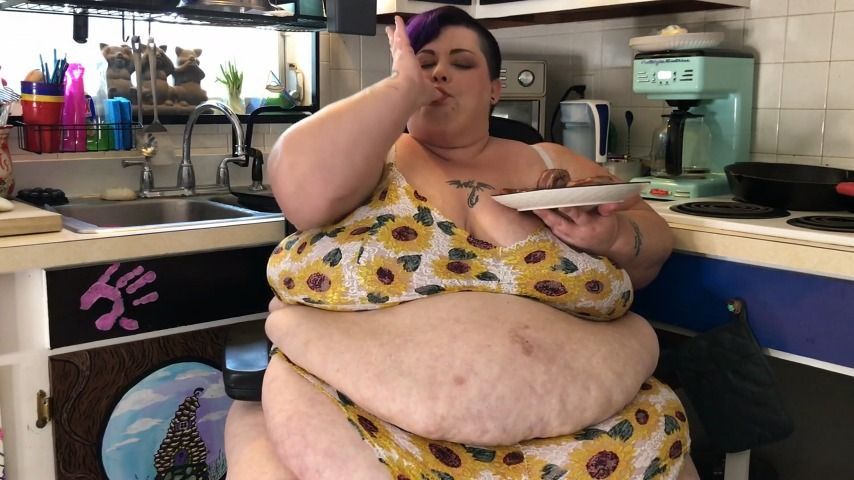 Eating SSBBW Friends to Gain their Fat