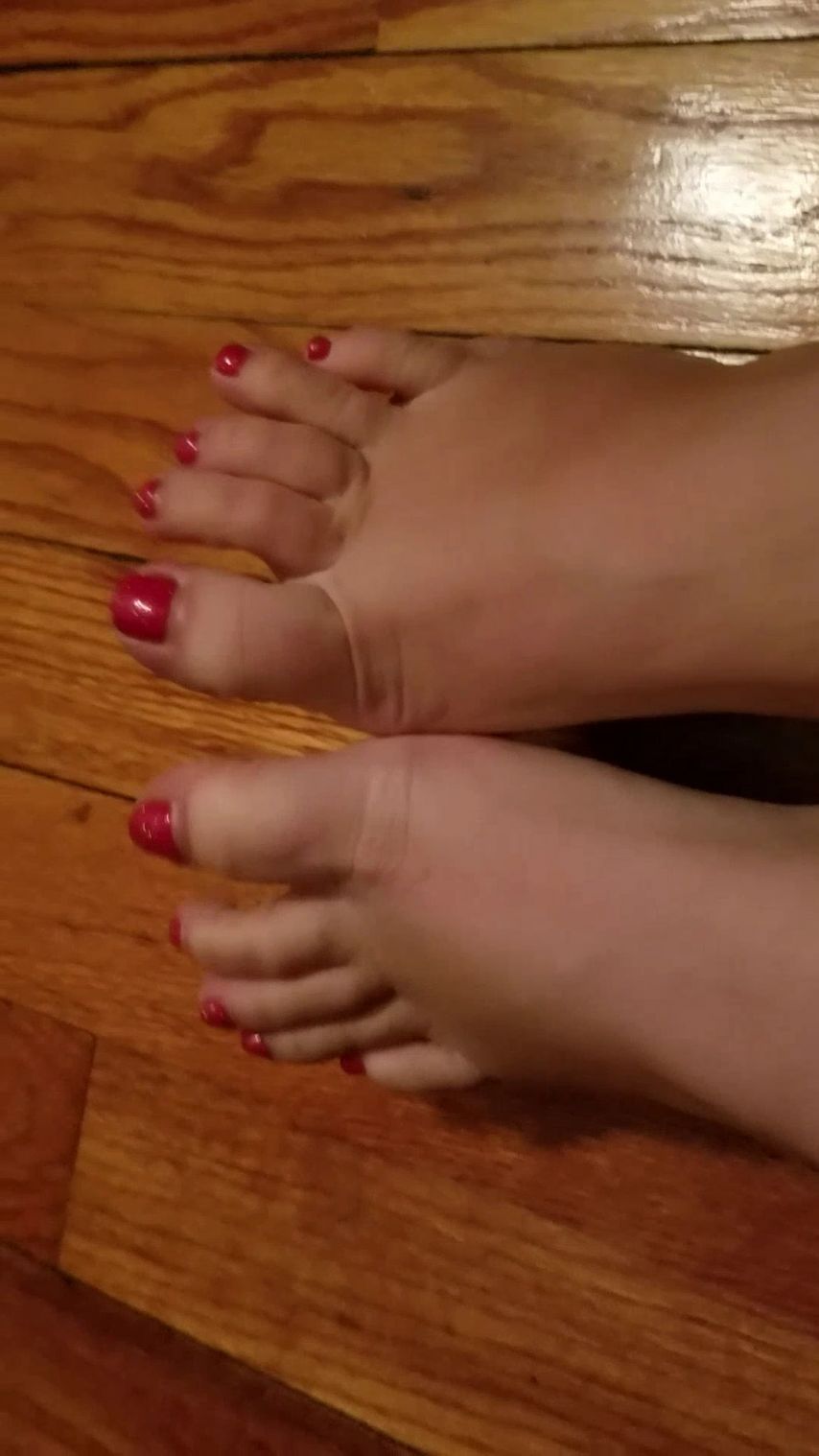Wiggling &amp; Spreading My Cute Long Toes
