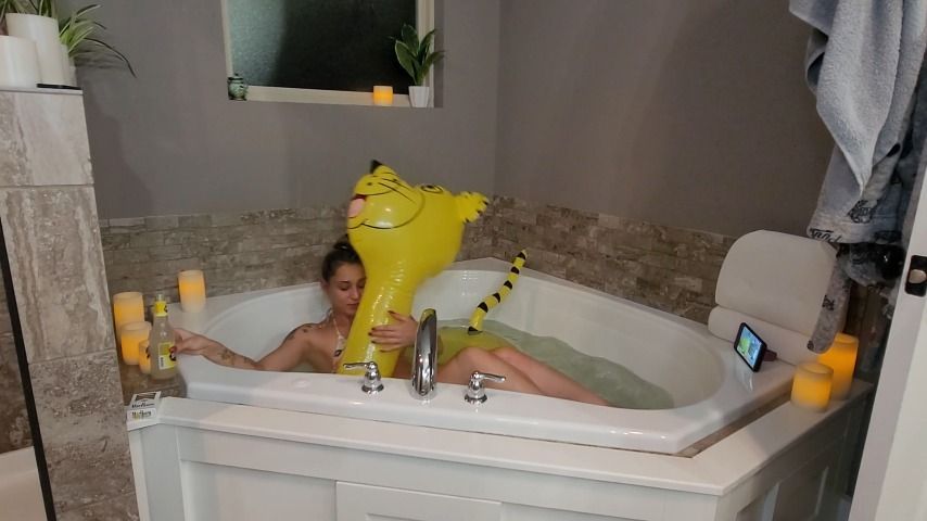 4K Inflatable Bikini Bathtub Story