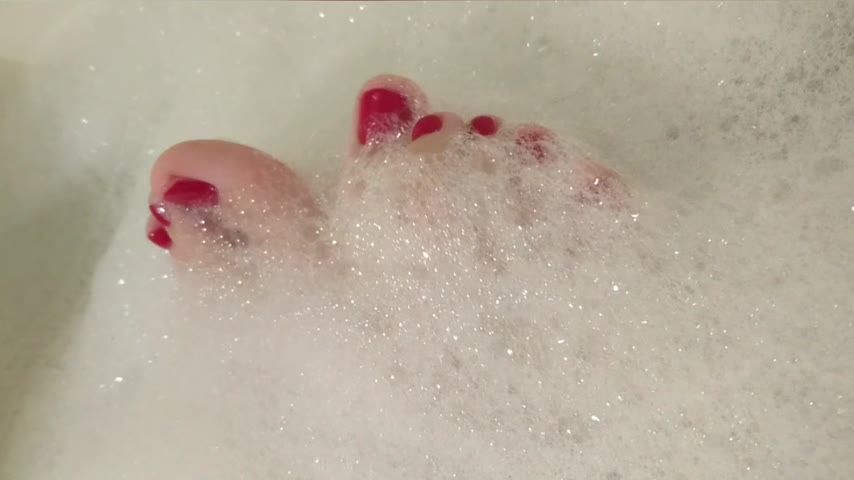 Bubbles, water, Red nails