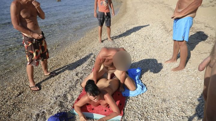 CUM PARTY ON THE BEACH! MY ASSHOLE IS THERE FOR EVERYONE