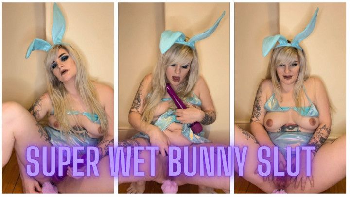 Bunny Slut Play with her Pussy