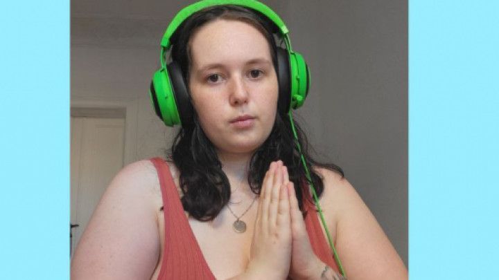 Gamer Girl Praying