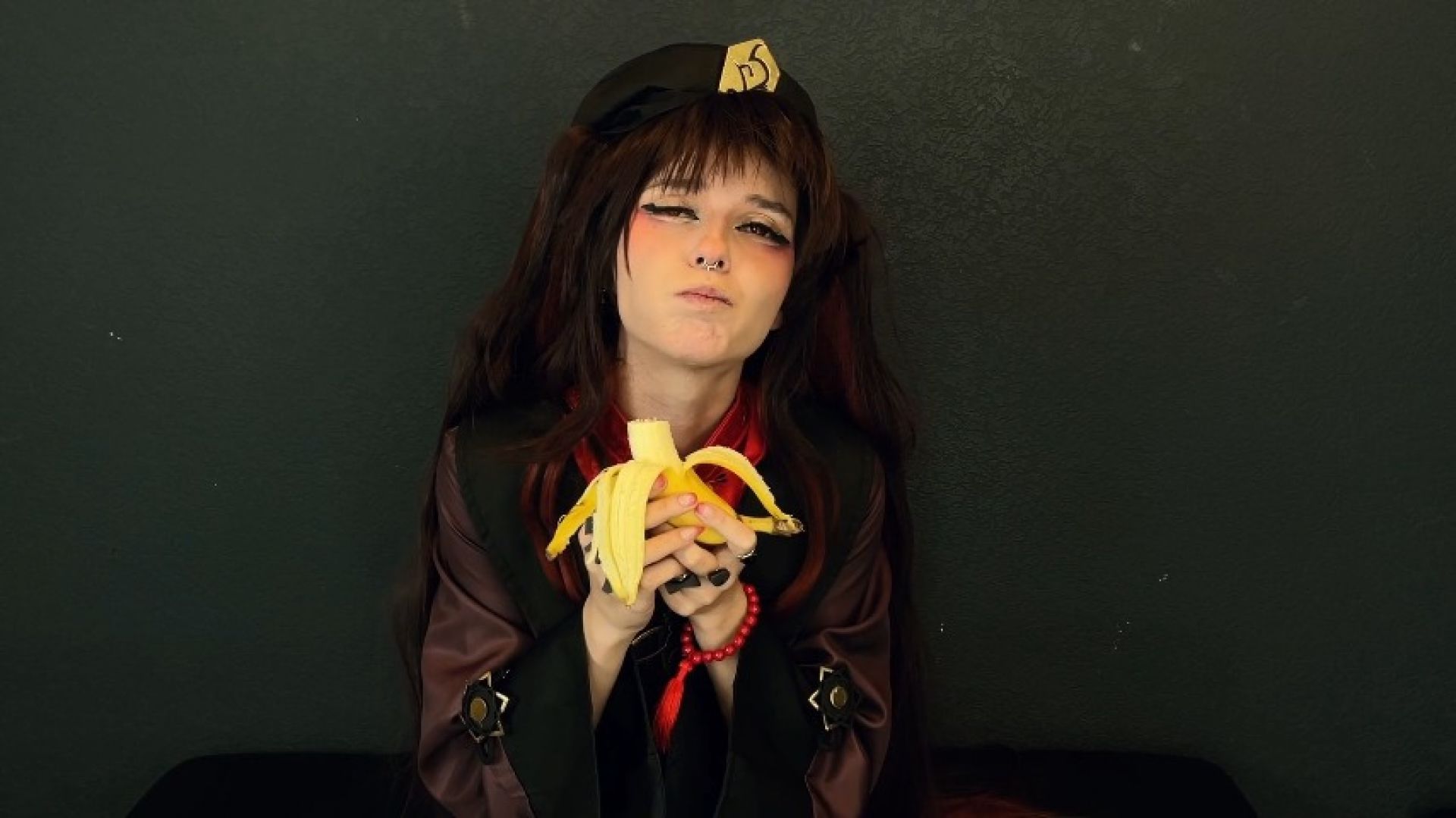 Hu Tao - Delicious banana - Genshin Impact Cosplay