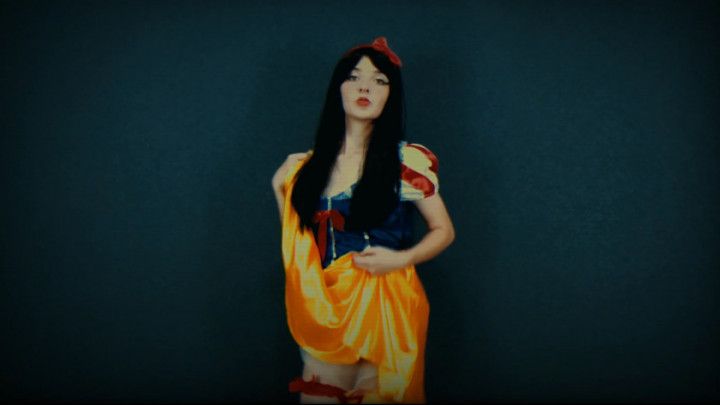 Snow White cosplay - Dance and Fun