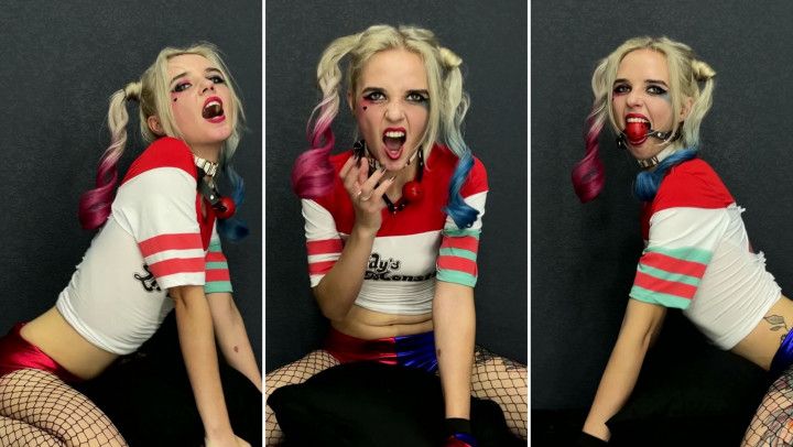 Harley Quinn Cosplay - Crazy Pillow Ride