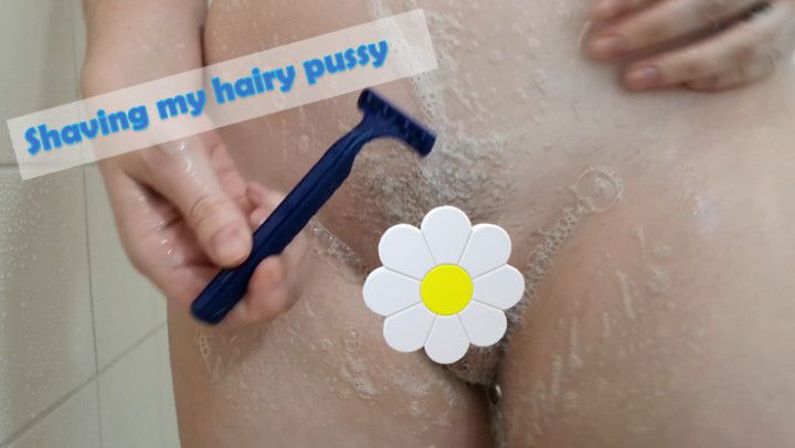 Shaving my hairy pussy EN