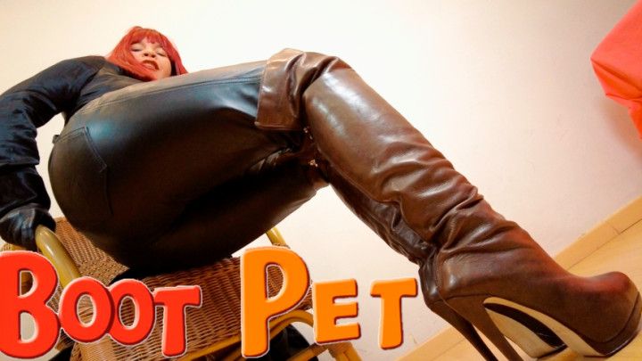 Boot Pet worshipping