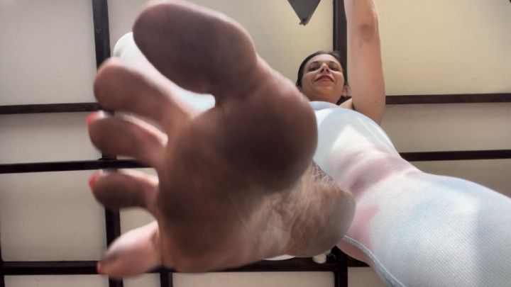 Giantess dirty feet