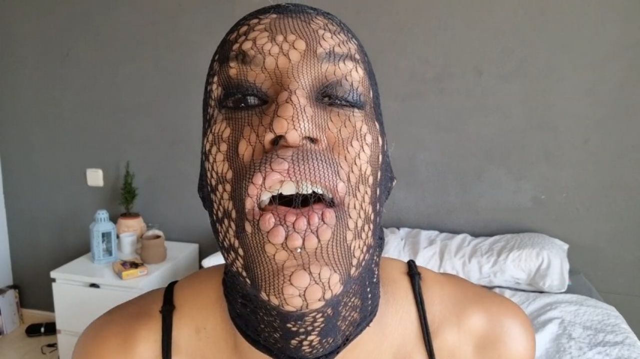 Fishnet facemask