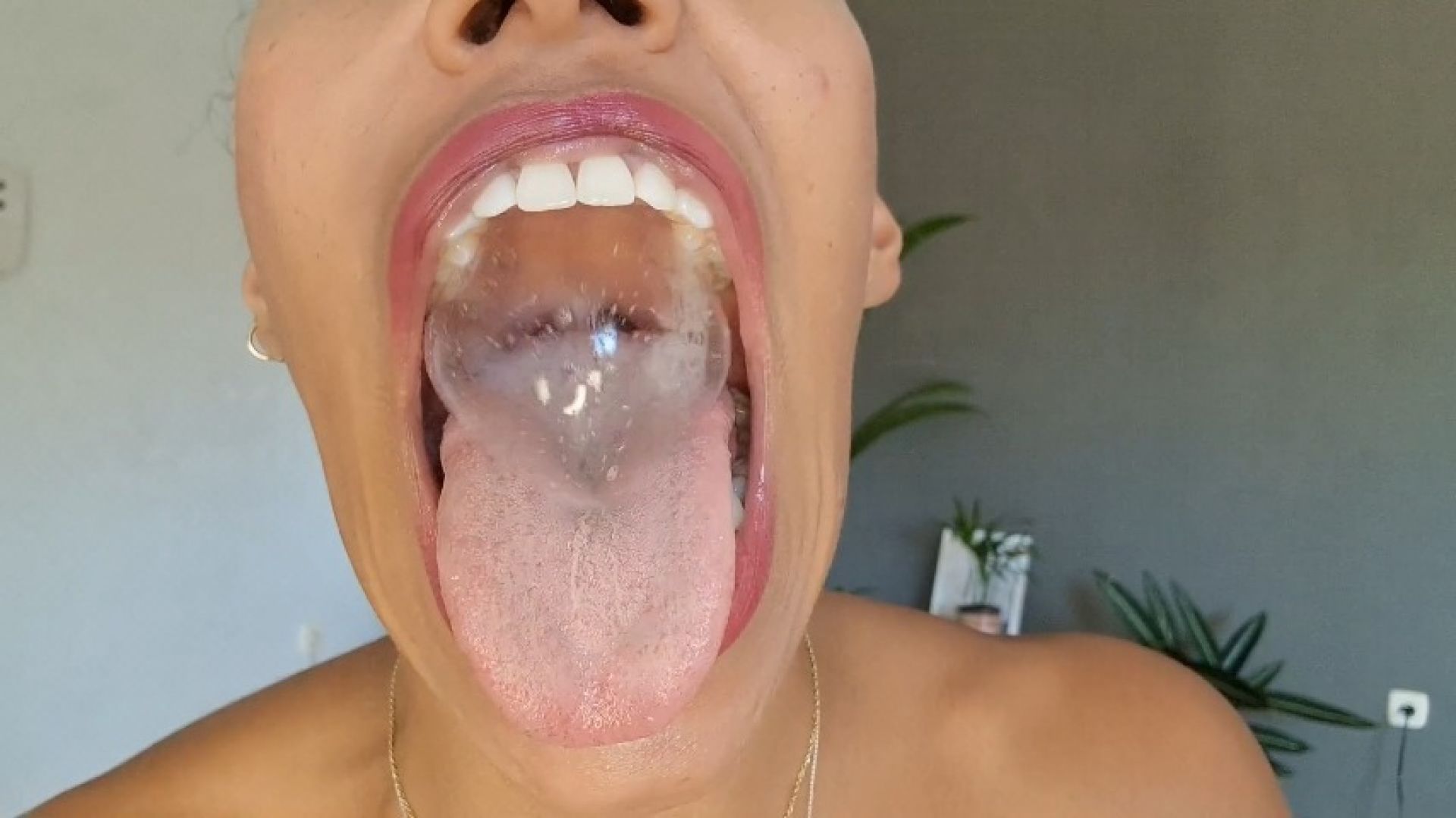 Mouth fetish n Spit play