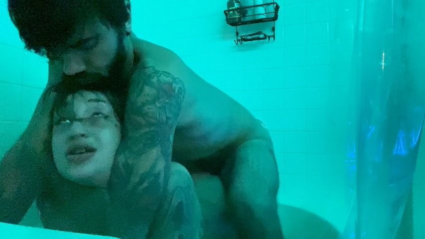 Passionate bathtub sex w/ Anna Chambers