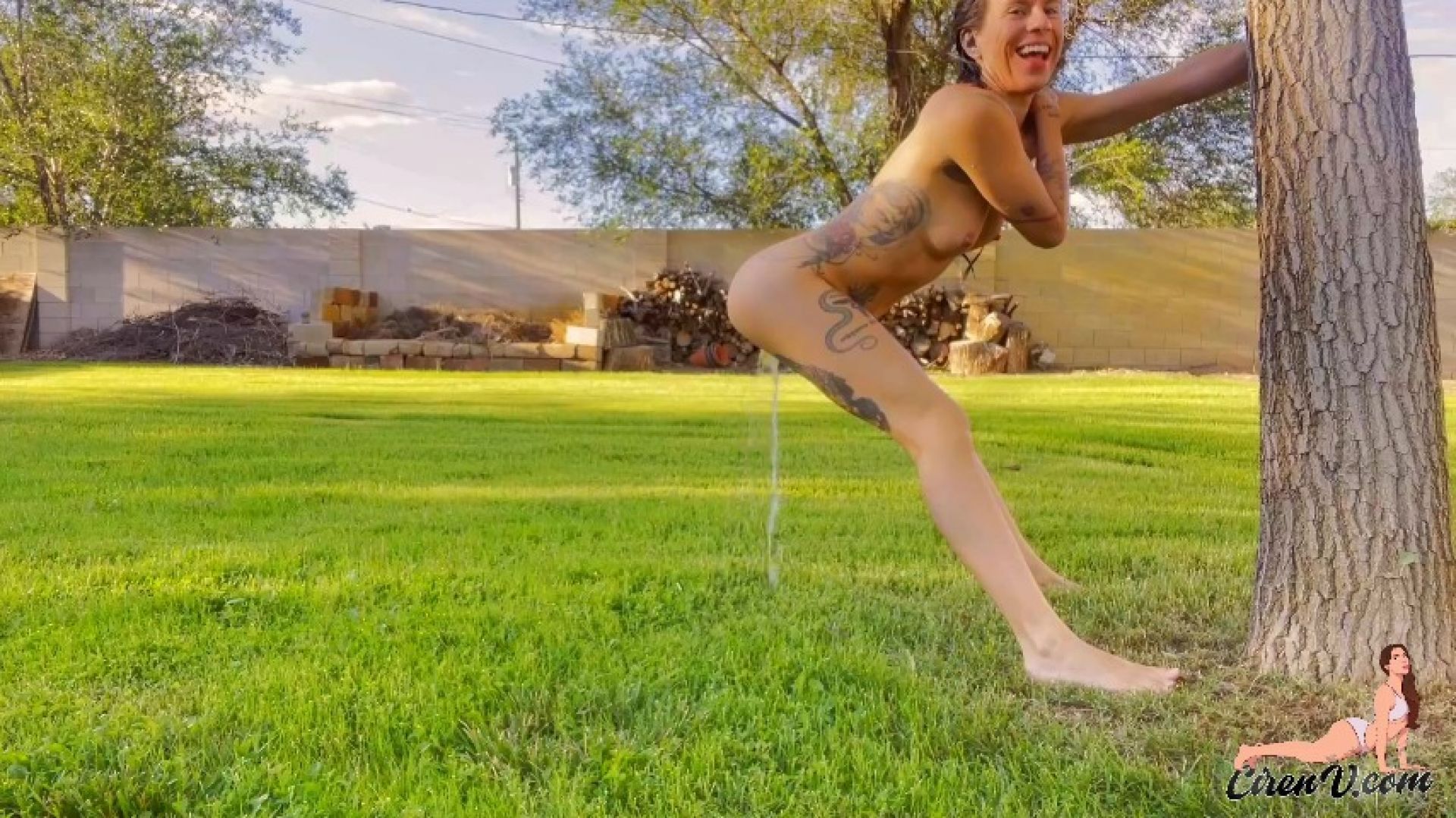 Sexy Gils Peeing in the Yard