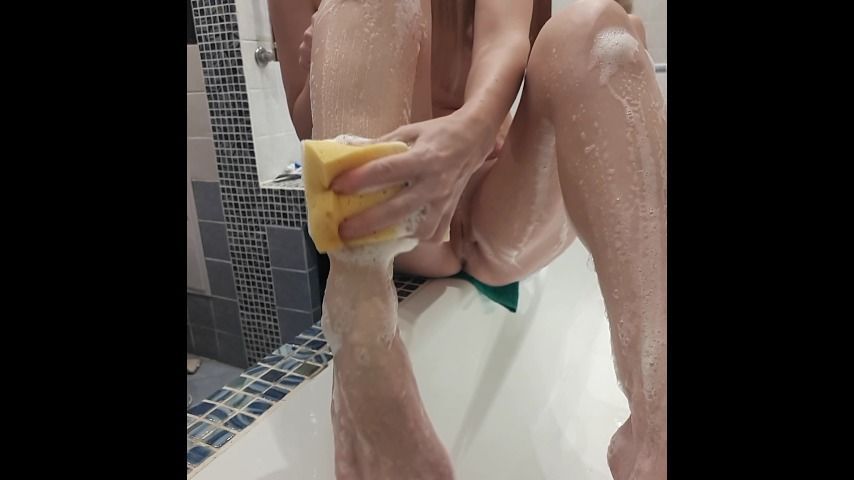 Soapy bubbles pee