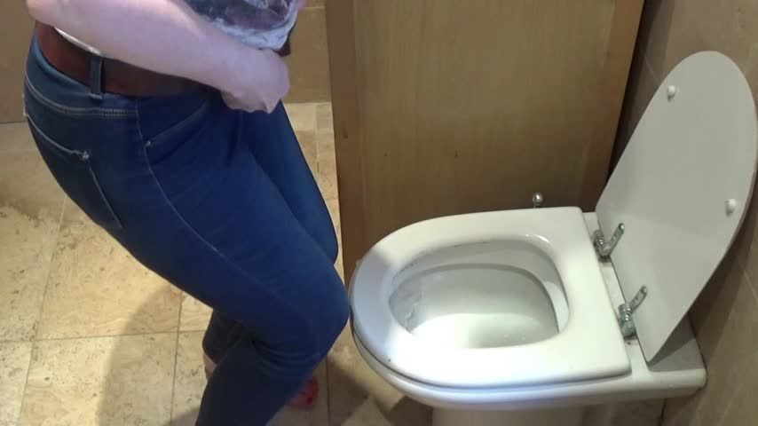 Skinny Jeans Plopping - Toilet Fetish