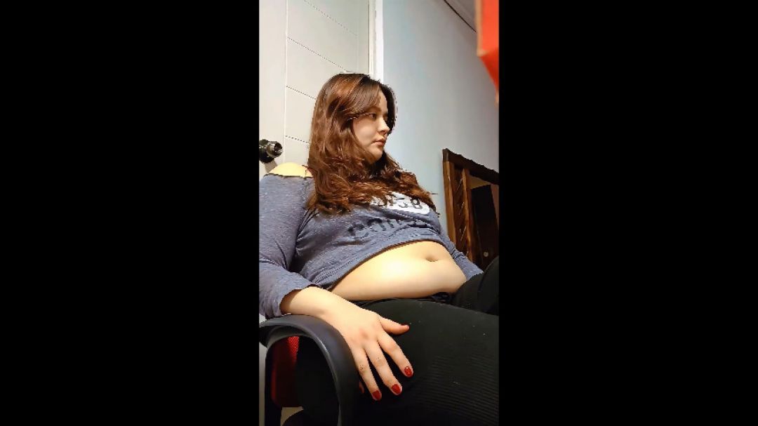 BBW Nicole and Her Round Chubby Tummy get Some Pizza