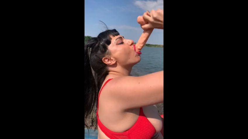 hot deepthroat outdoors