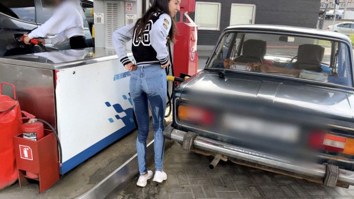 Crazy WETTING Jeans on Gas Station Desperation Public