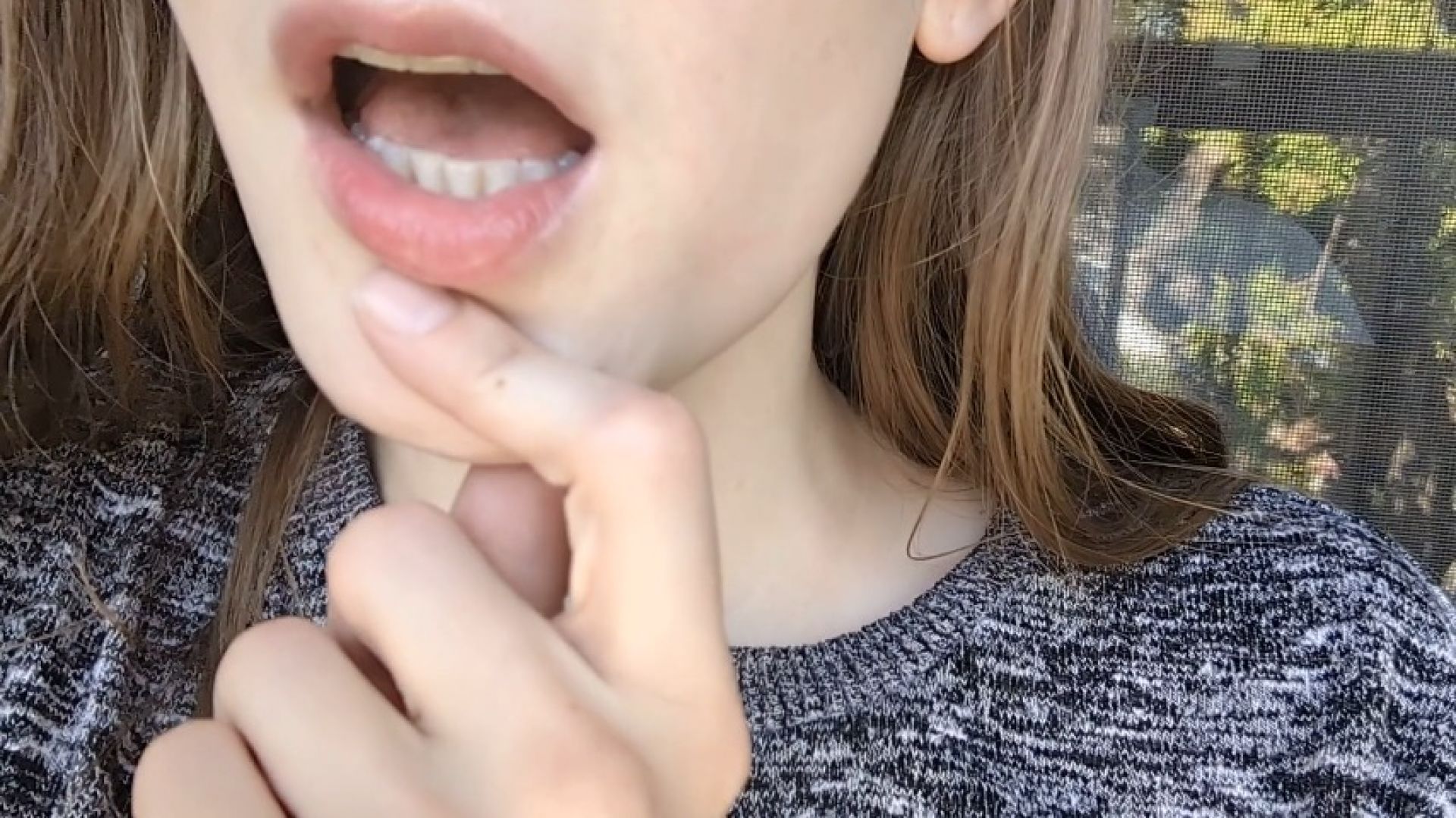 Balcony Mouthplay, Tongue Fetish