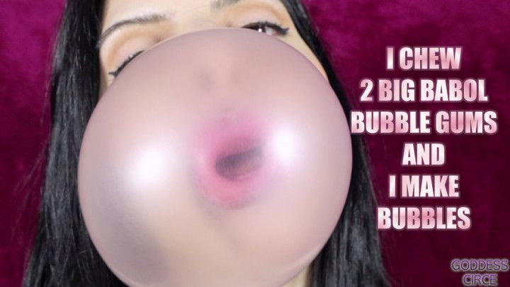 I CHEW 2 BUBBLE GUMS AND I MAKE BUBBLES