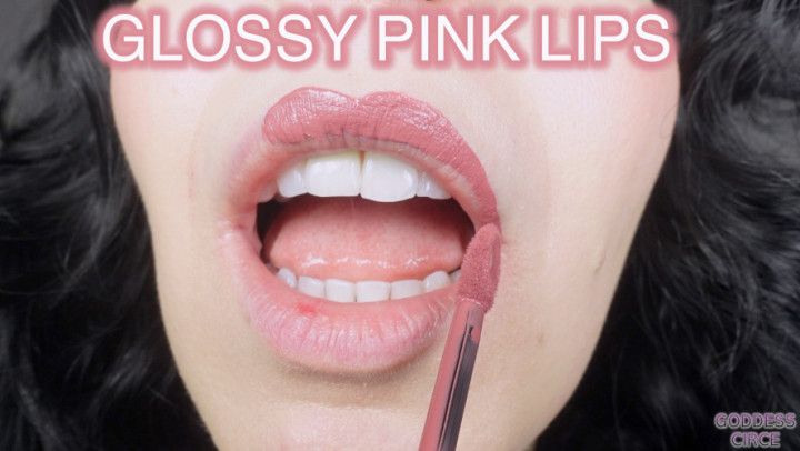 GLOSSY PINK LIPS