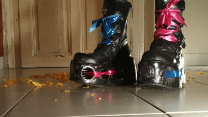 Crushing chips &amp; puffs w New Rock boots