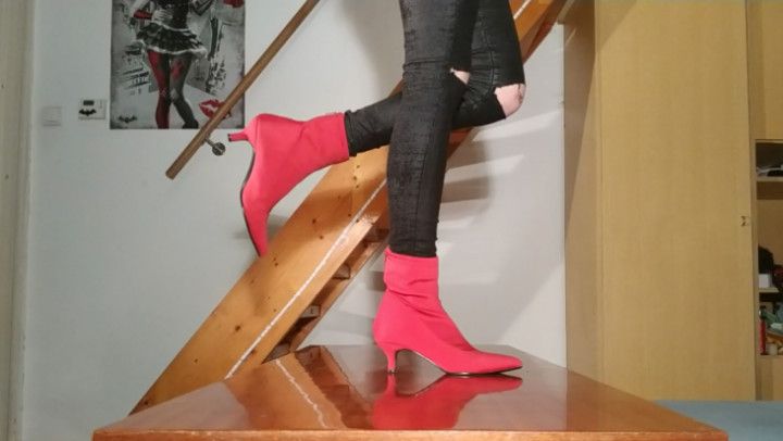 Walking in my red boots 02