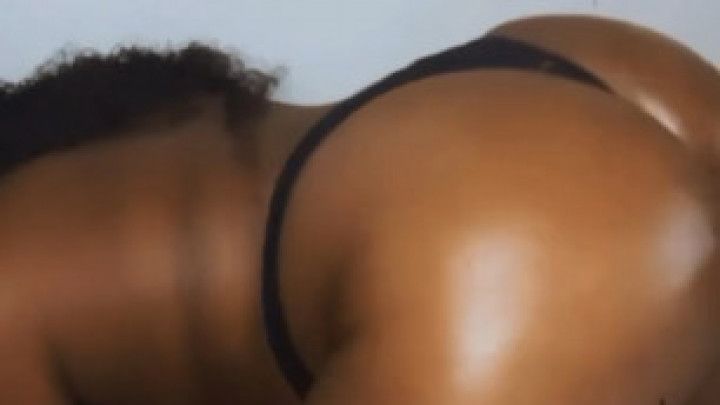 Oiled Up Twerking This Fat Chocolate ass