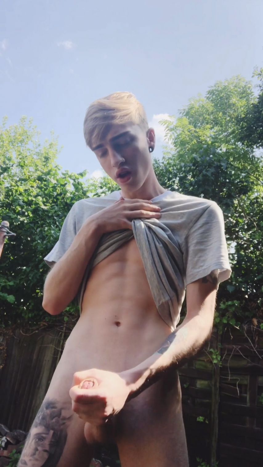 Twink releases his load in a public park