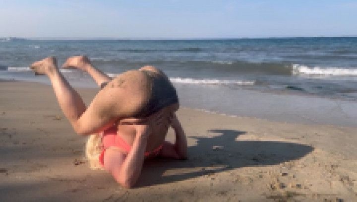 Yoga on the public beach end with fist multiple squirt