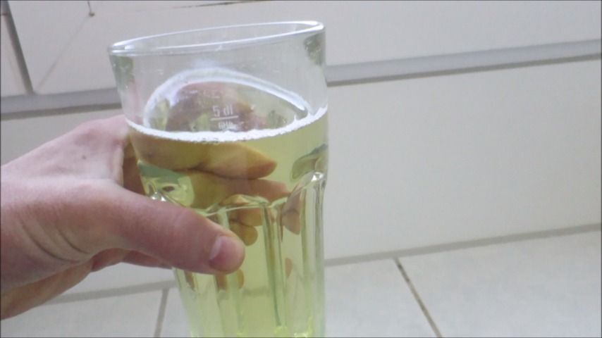 5 dl glass of pee