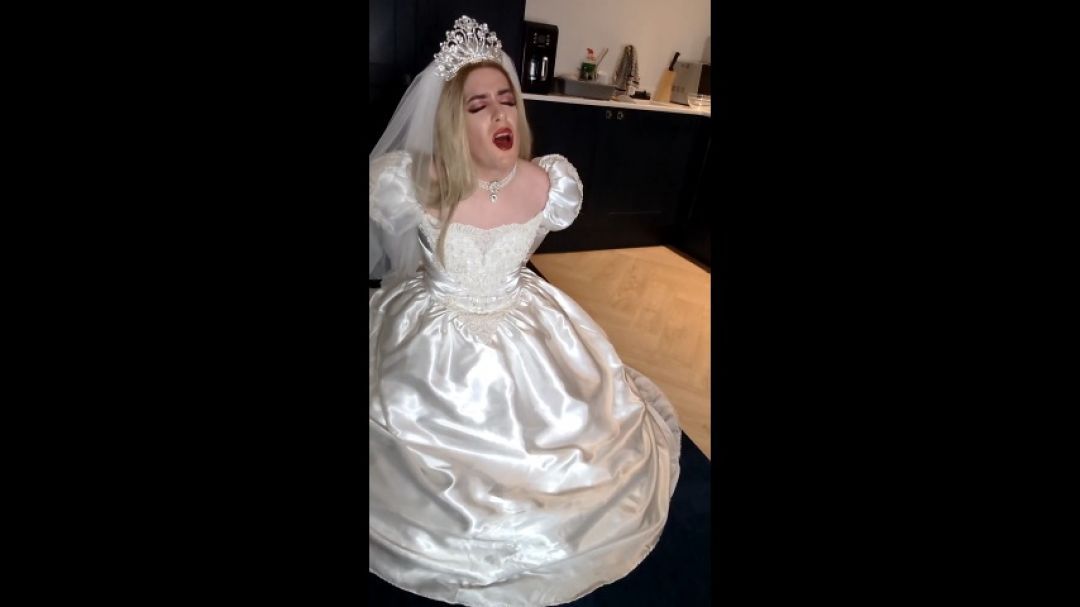 Sissy bride in flat chastity cums handsfree