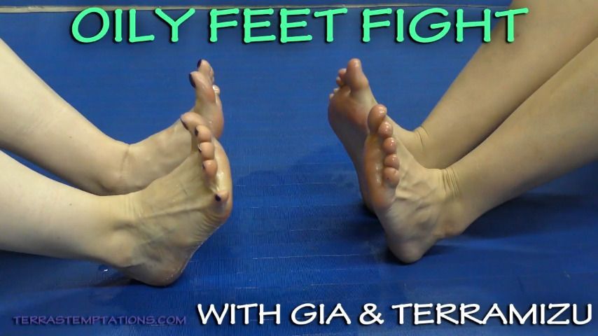 Oily feet fight - Gia Love &amp; TerraMizu