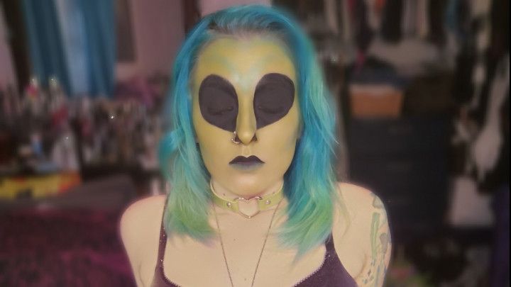 Alien Babe Oiled Up Tease