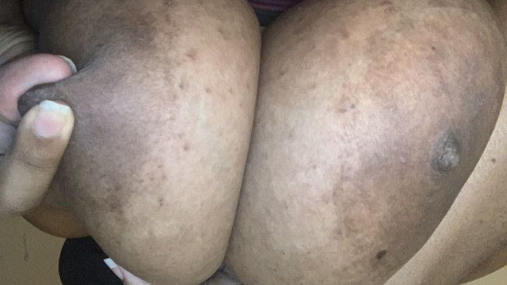 Bbw plays with huge titts